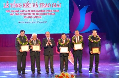Во Вьетнаме вручены призы победителям конкурса сочинения песен о парламенте страны - ảnh 1